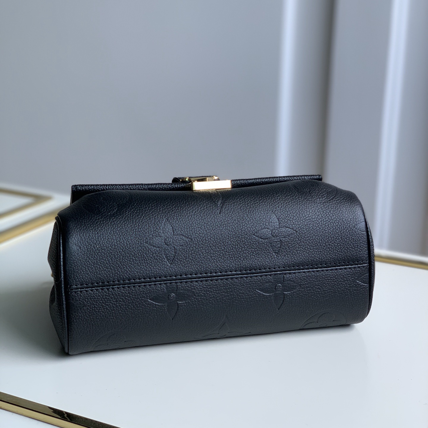 M45813  FAVORITE, Louis Vuitton LV