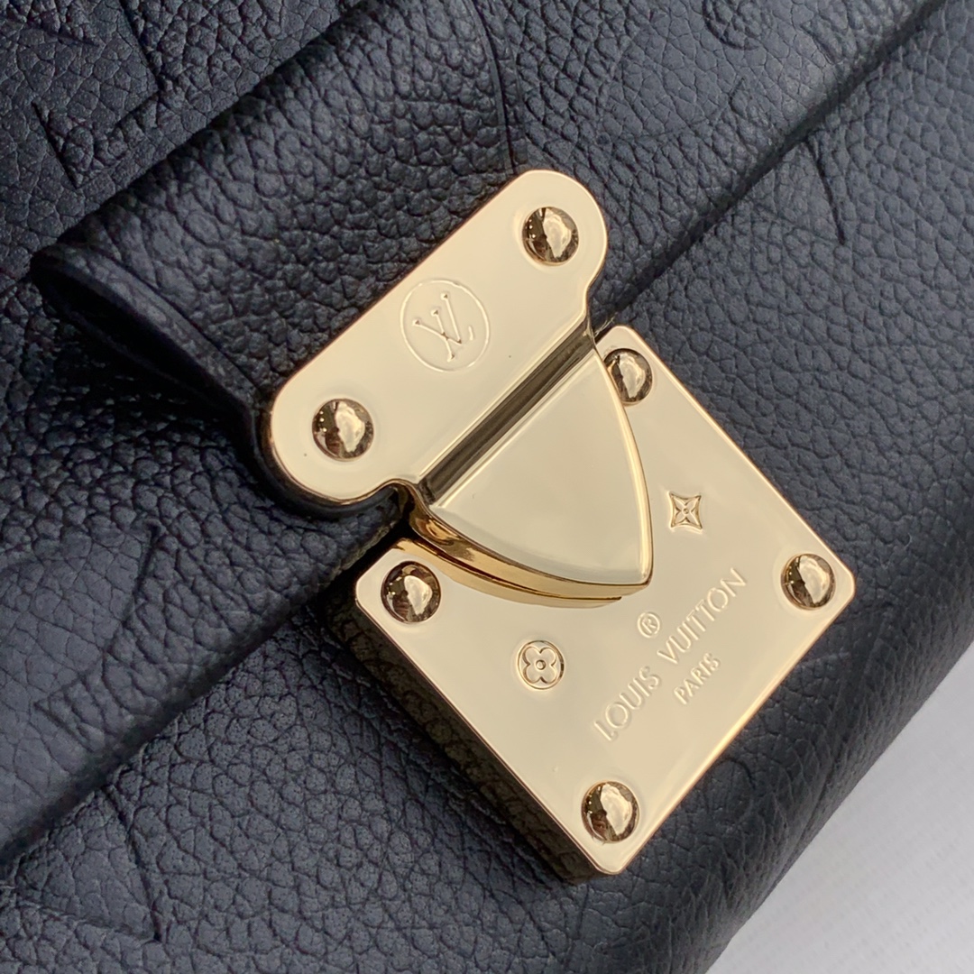 M45813  FAVORITE, Louis Vuitton LV