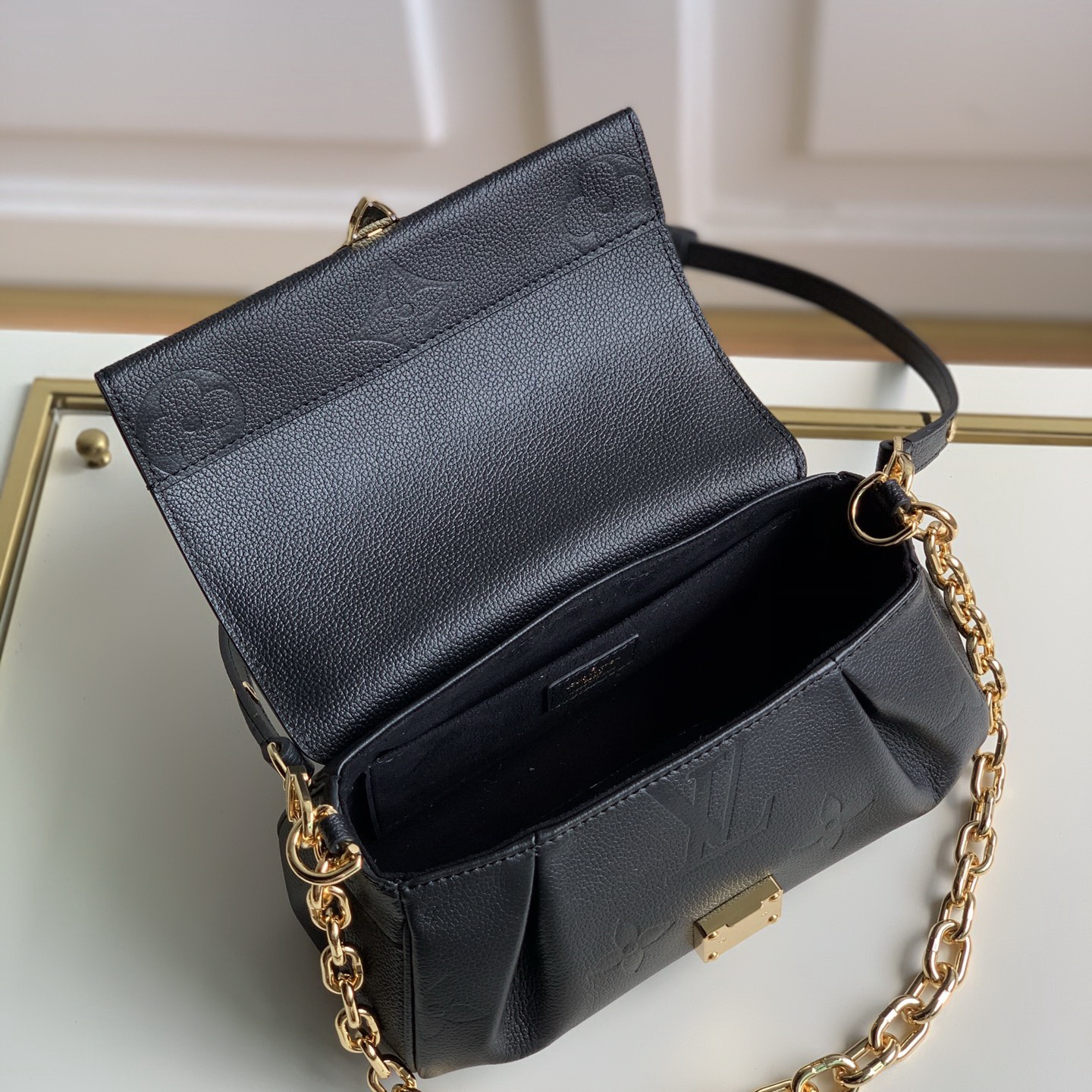 M45813  FAVORITE, Louis Vuitton LV