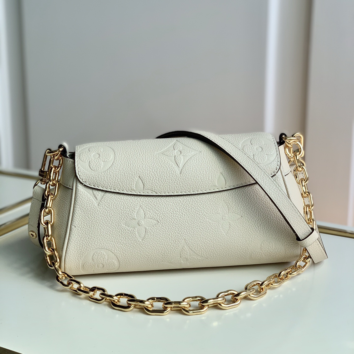 M45813  FAVORITE, Louis Vuitton LV