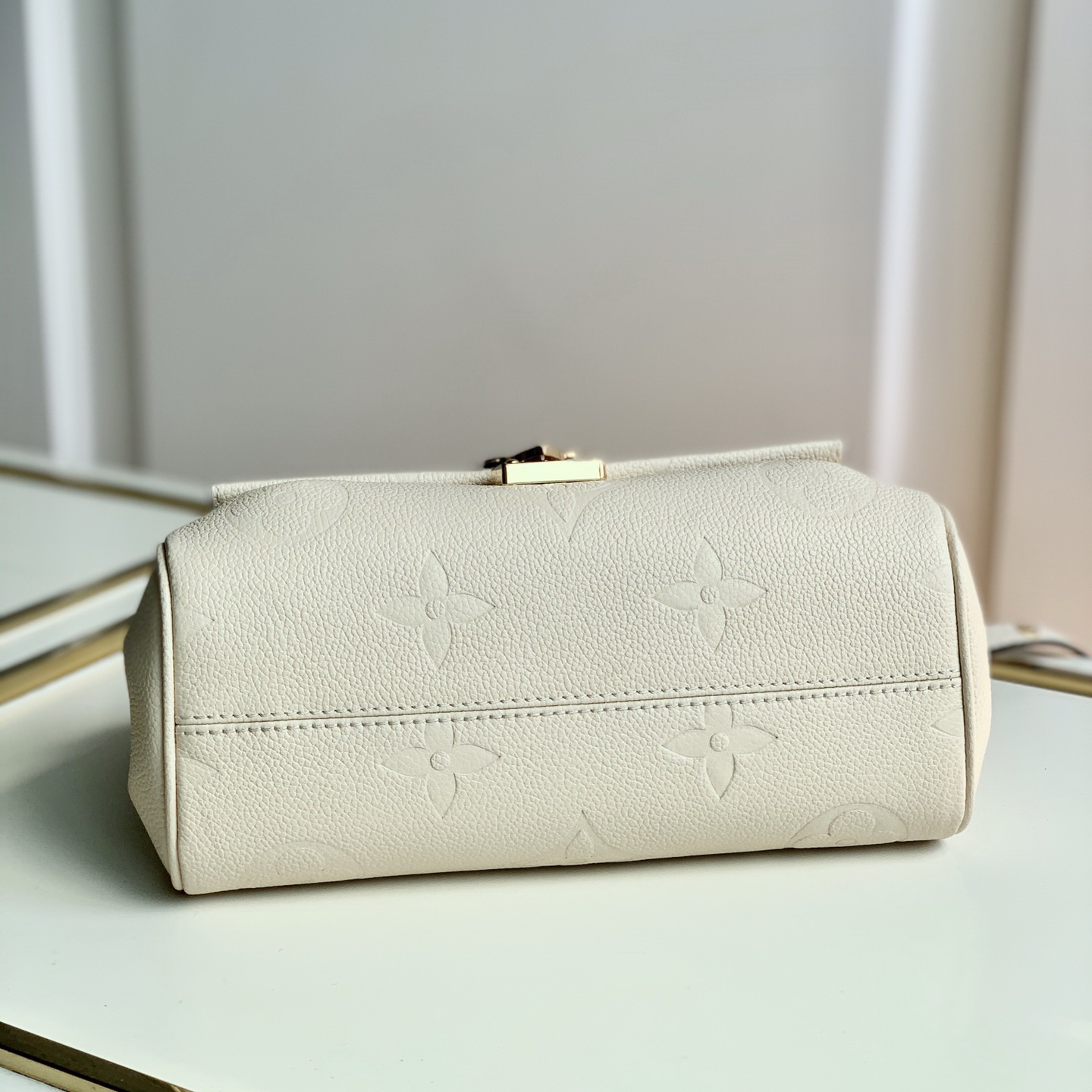 M45813  FAVORITE, Louis Vuitton LV