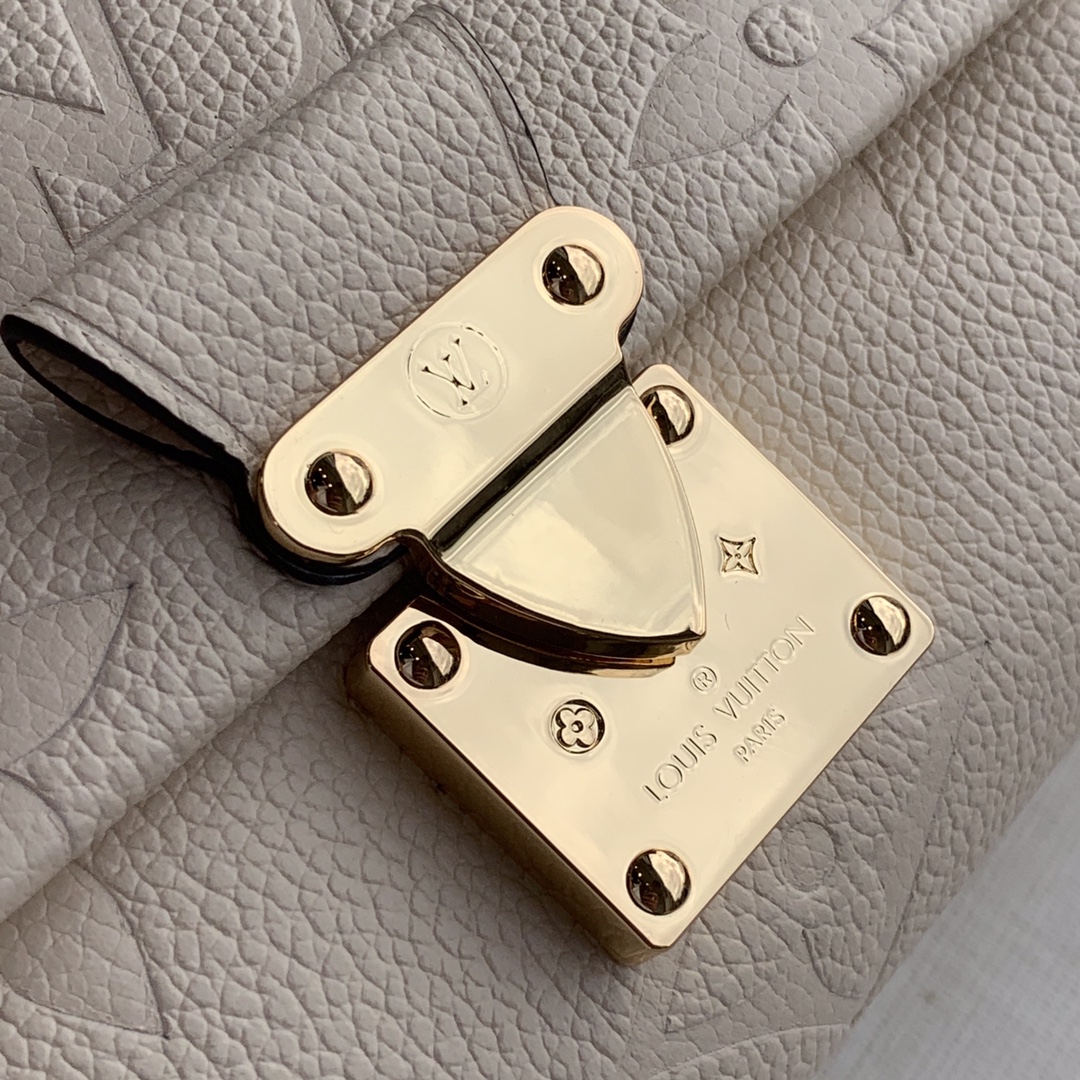 M45813  FAVORITE, Louis Vuitton LV