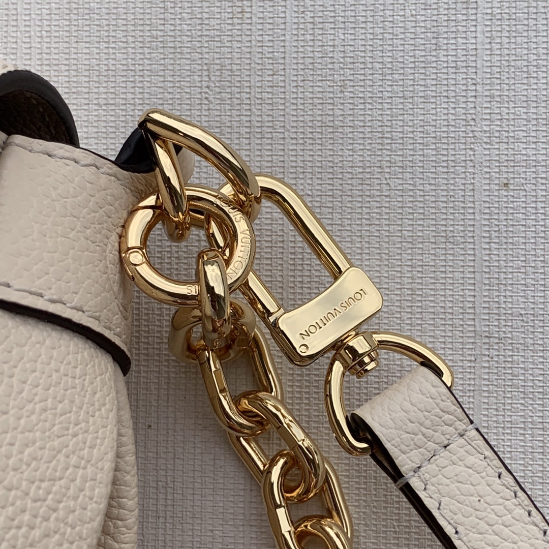 M45813  FAVORITE, Louis Vuitton LV