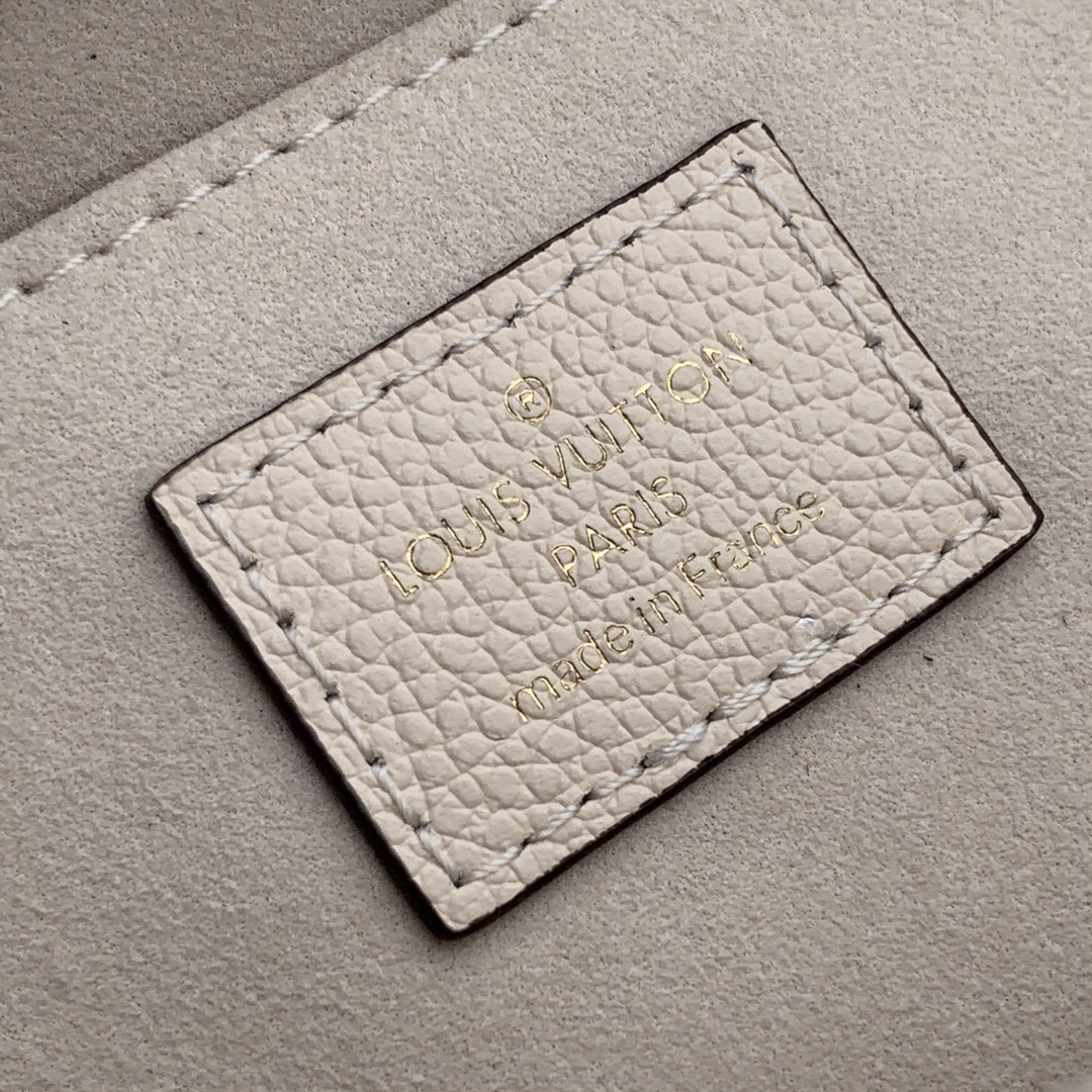 M45813  FAVORITE, Louis Vuitton LV