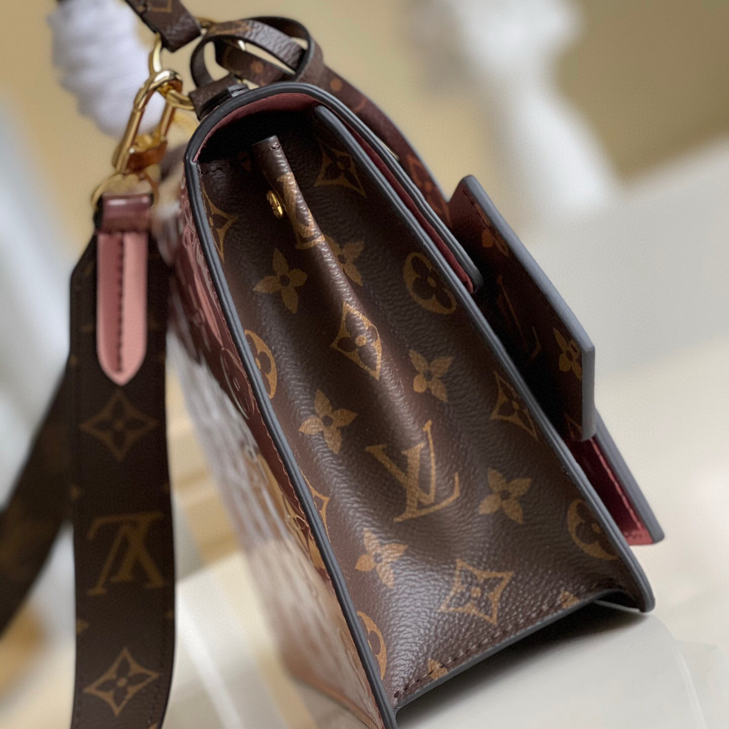 M90568  SPRING STREET, Louis Vuitton LV