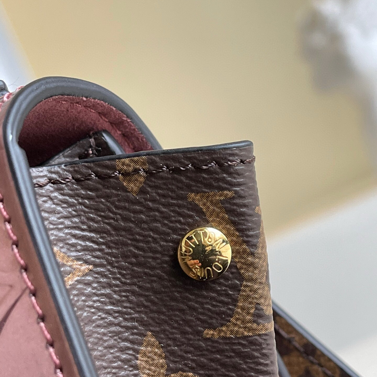 M90568  SPRING STREET, Louis Vuitton LV