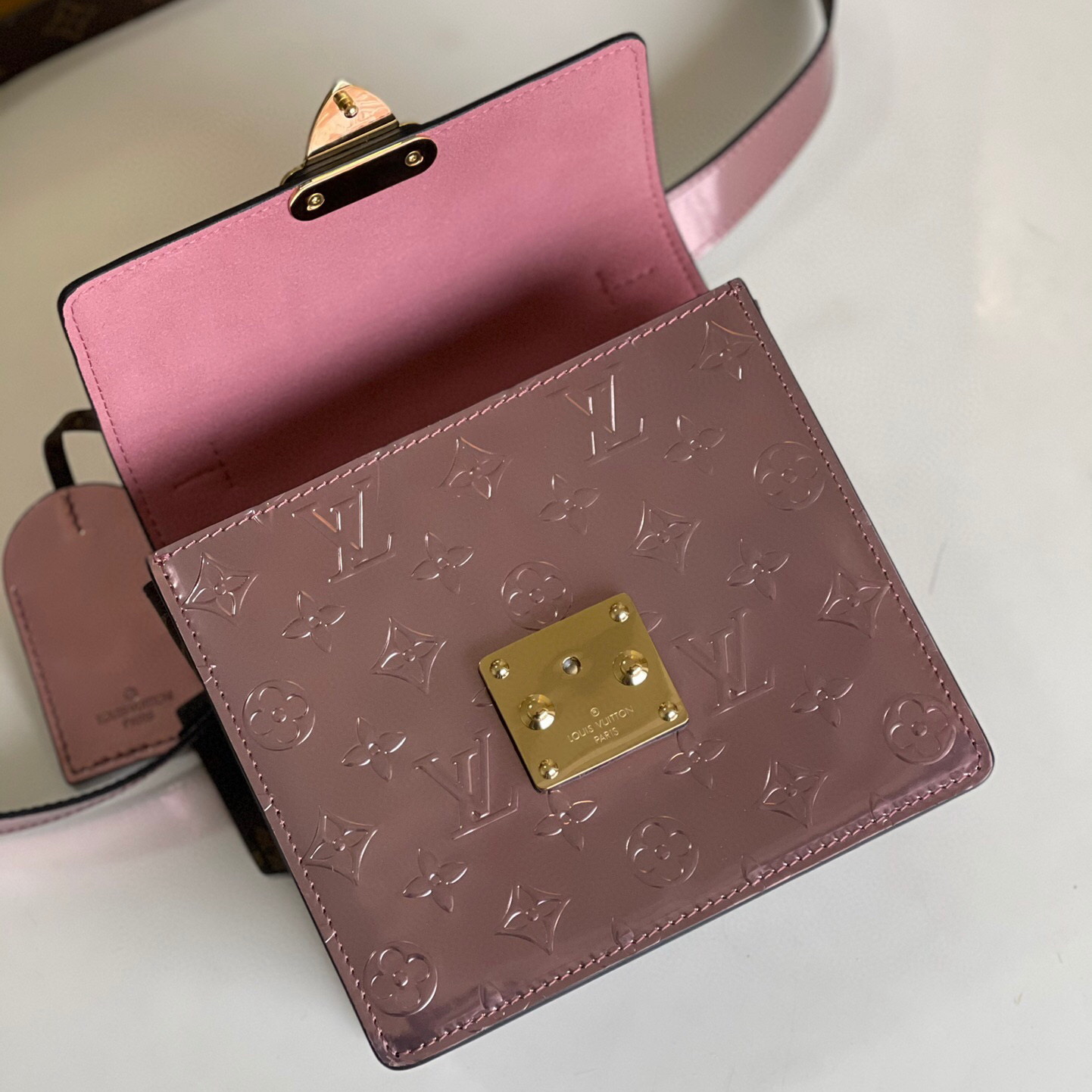 M90568  SPRING STREET, Louis Vuitton LV