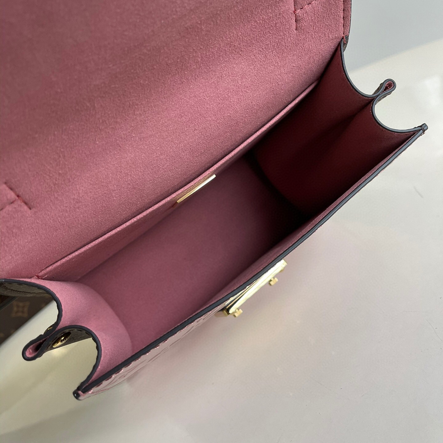 M90568  SPRING STREET, Louis Vuitton LV