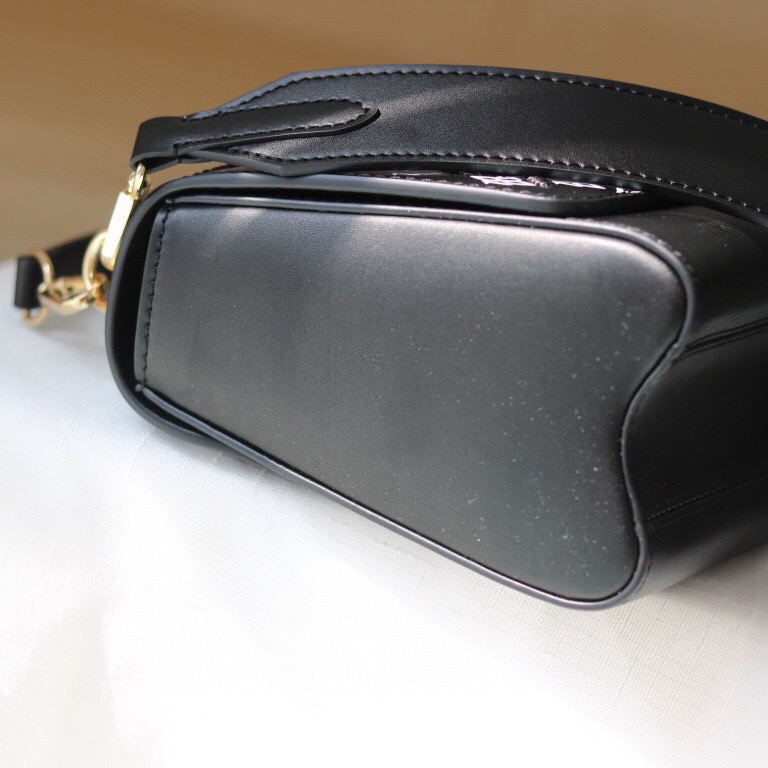 M57442  SINCE 1854 TWIST MM, Louis Vuitton LV