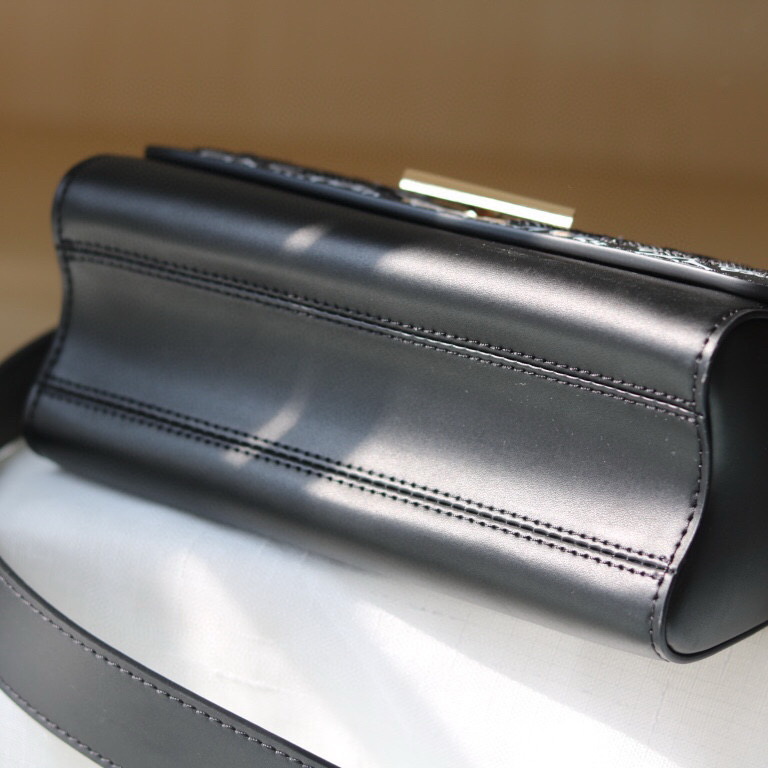 M57442  SINCE 1854 TWIST MM, Louis Vuitton LV