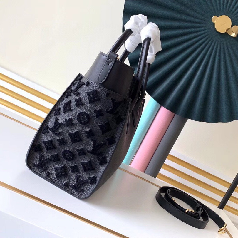 M53826  ON MY SIDE MM, Louis Vuitton LV