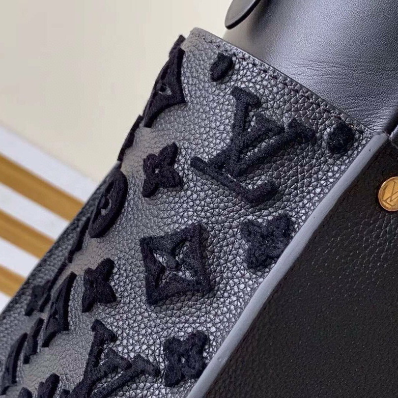 M53826  ON MY SIDE MM, Louis Vuitton LV