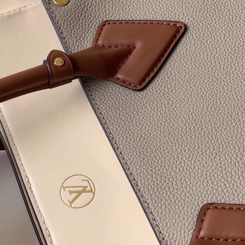 M53825  ON MY SIDE MM, Louis Vuitton LV
