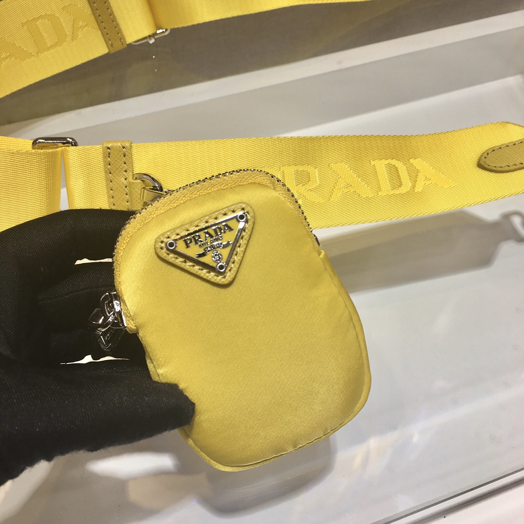 Prada Re-Edition 2005 nylon shoulder bag