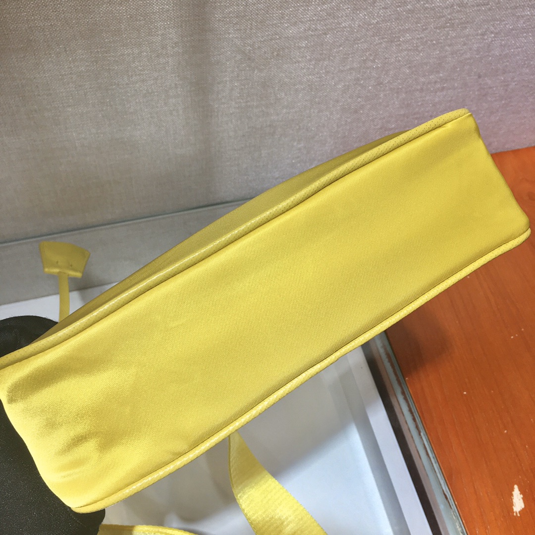 Prada Re-Edition 2005 nylon shoulder bag