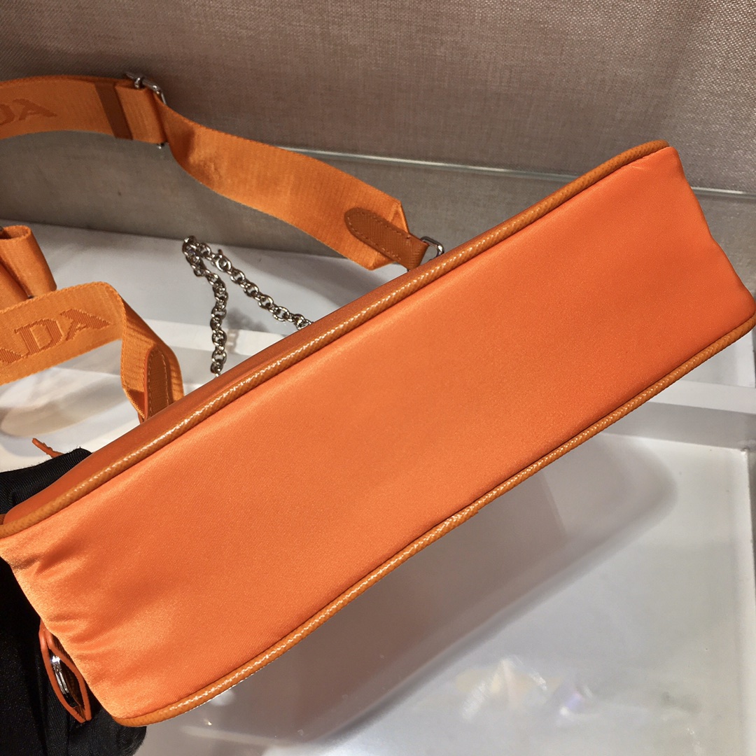 Prada Re-Edition 2005 nylon shoulder bag