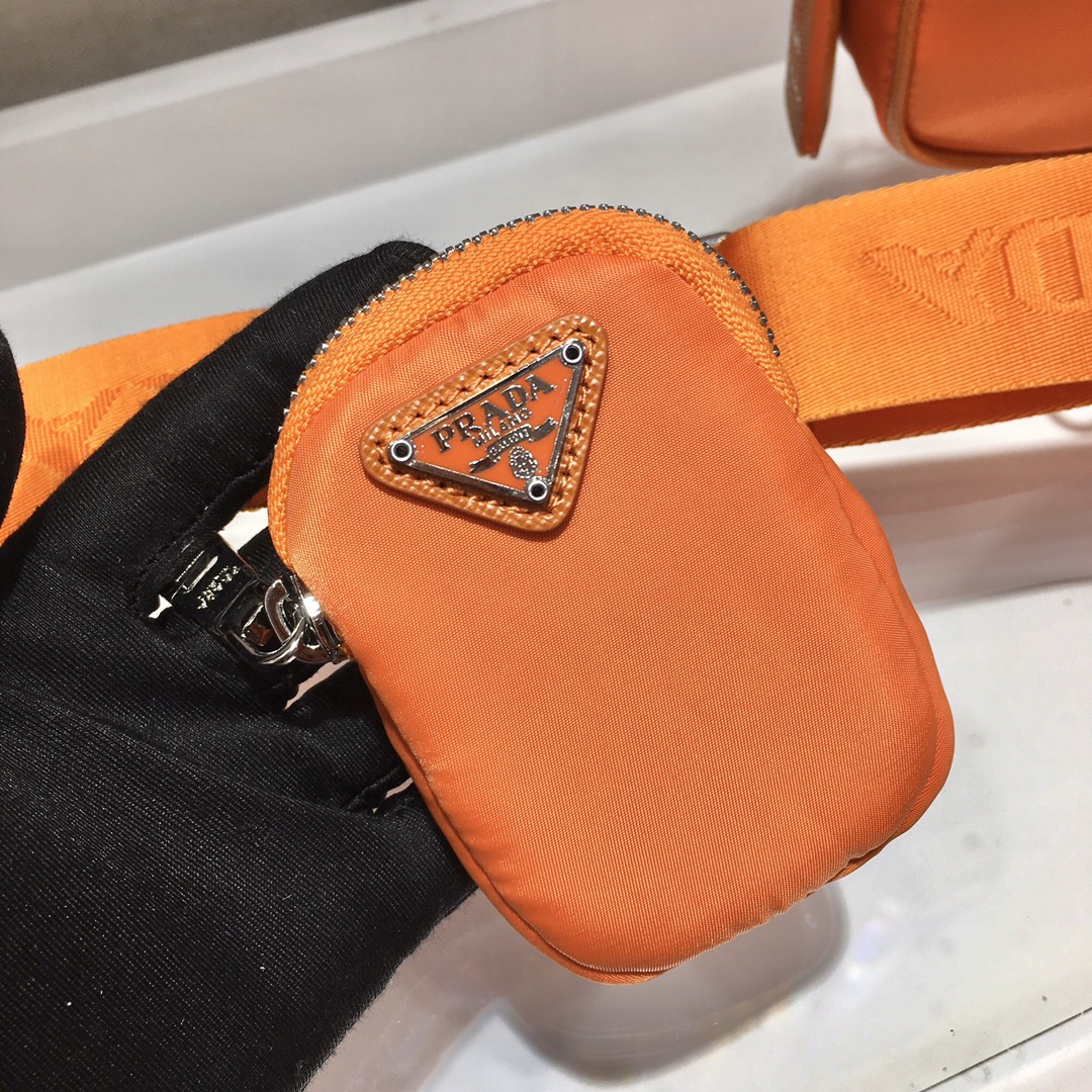 Prada Re-Edition 2005 nylon shoulder bag
