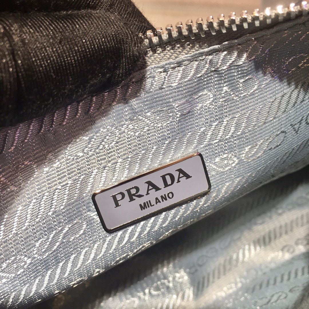 Prada Re-Edition 2005 nylon shoulder bag
