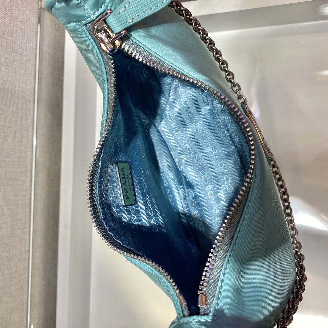 Prada Re-Edition 2005 nylon shoulder bag
