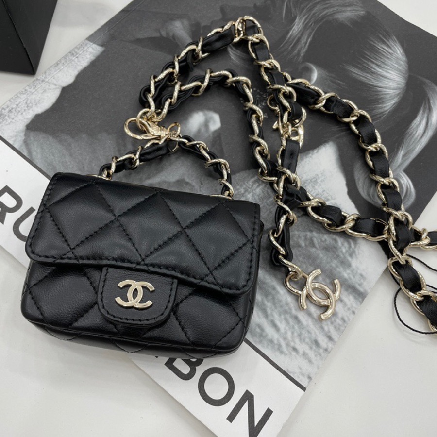 FLAP COIN PURSE WITH CHAIN