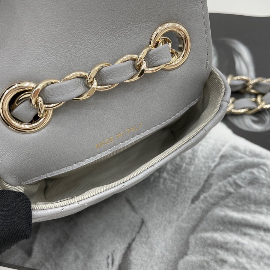 FLAP COIN PURSE WITH CHAIN