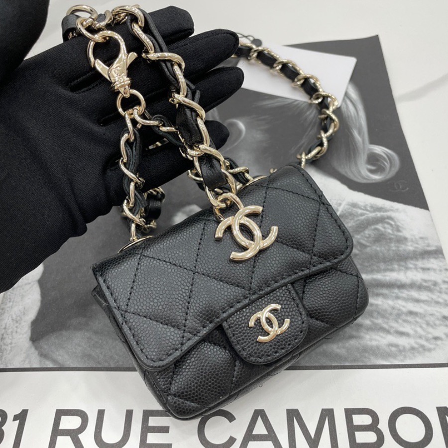 FLAP COIN PURSE WITH CHAIN