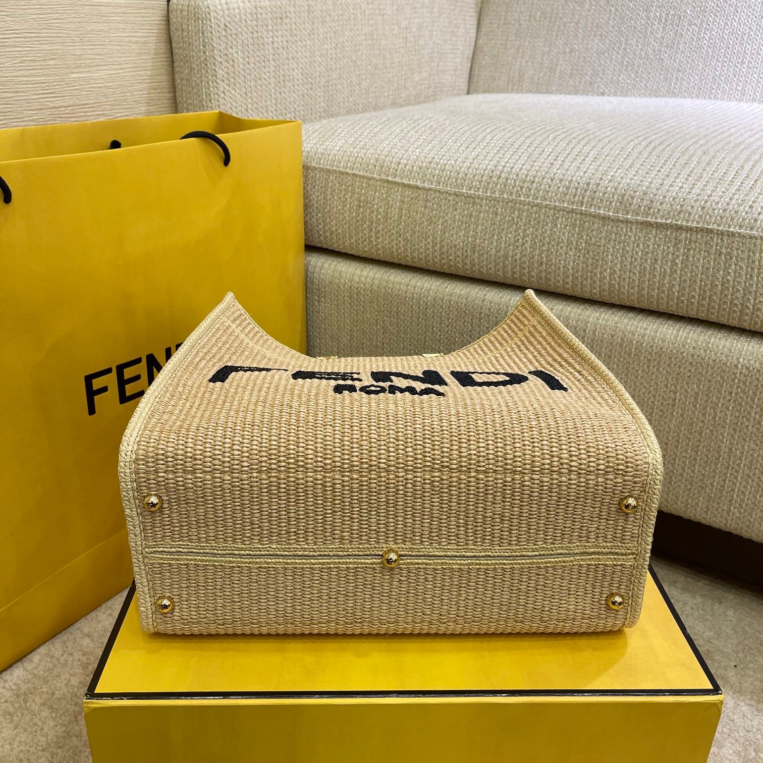 FENDI SUNSHINE MEDIUM, FENDI HANDBAG Woven straw shopper