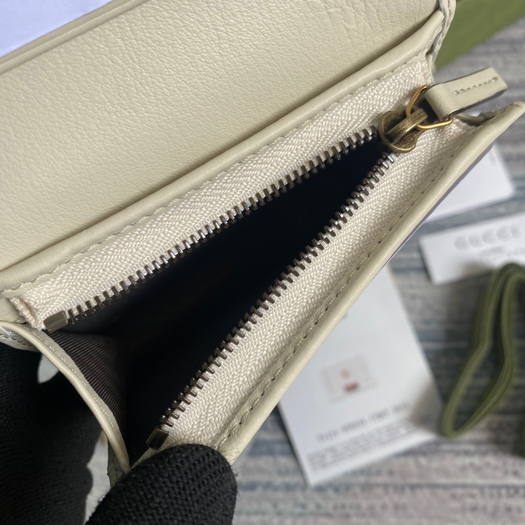 658244 Gucci Diana card case wallet