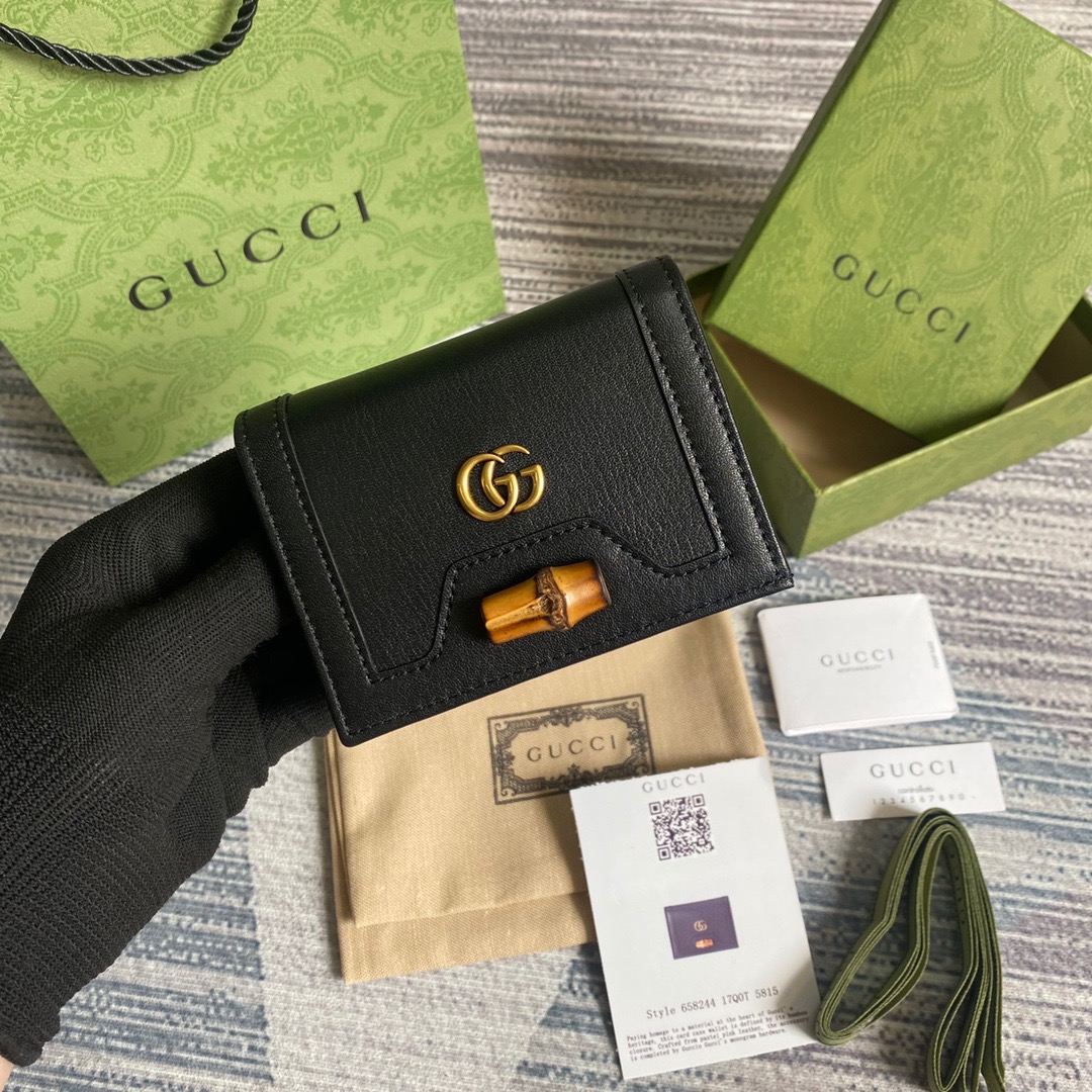 658244 Gucci Diana card case wallet