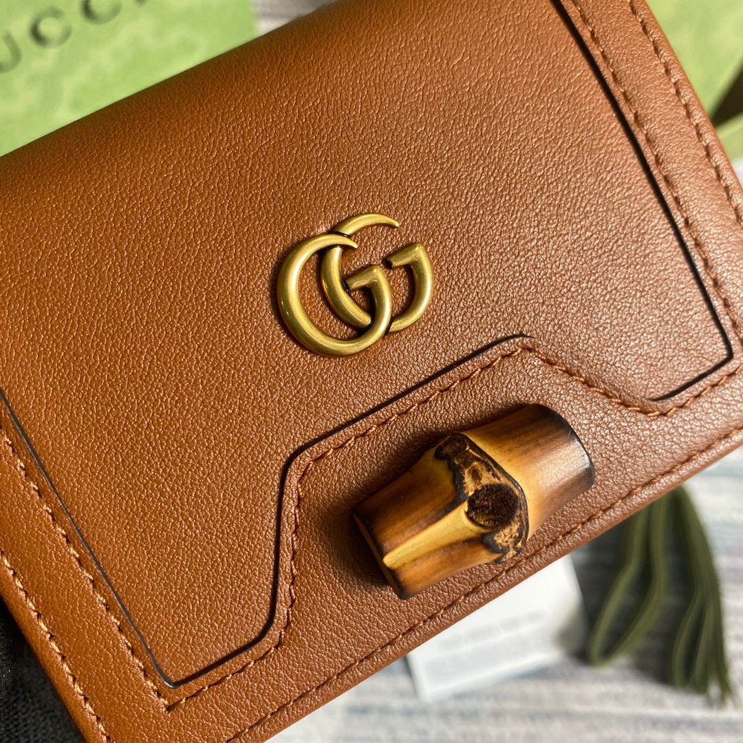 658244 Gucci Diana card case wallet