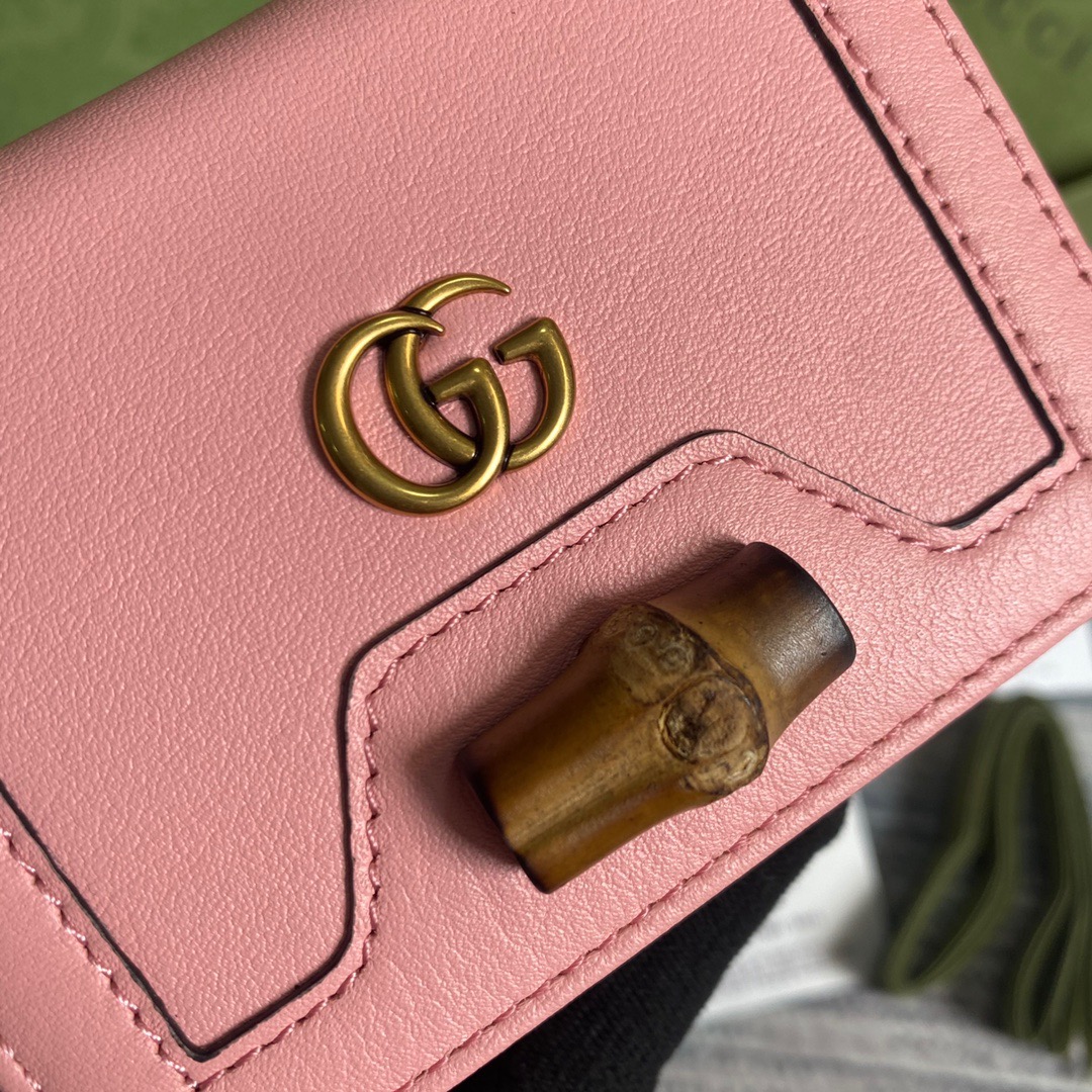658244 Gucci Diana card case wallet
