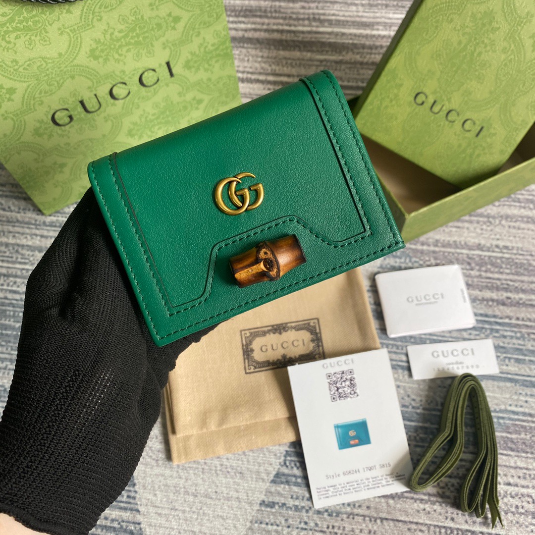658244 Gucci Diana card case wallet