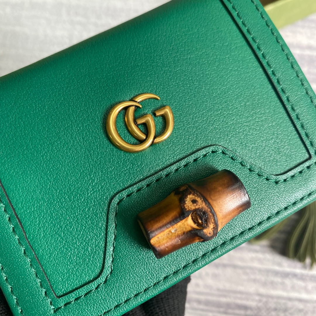 658244 Gucci Diana card case wallet