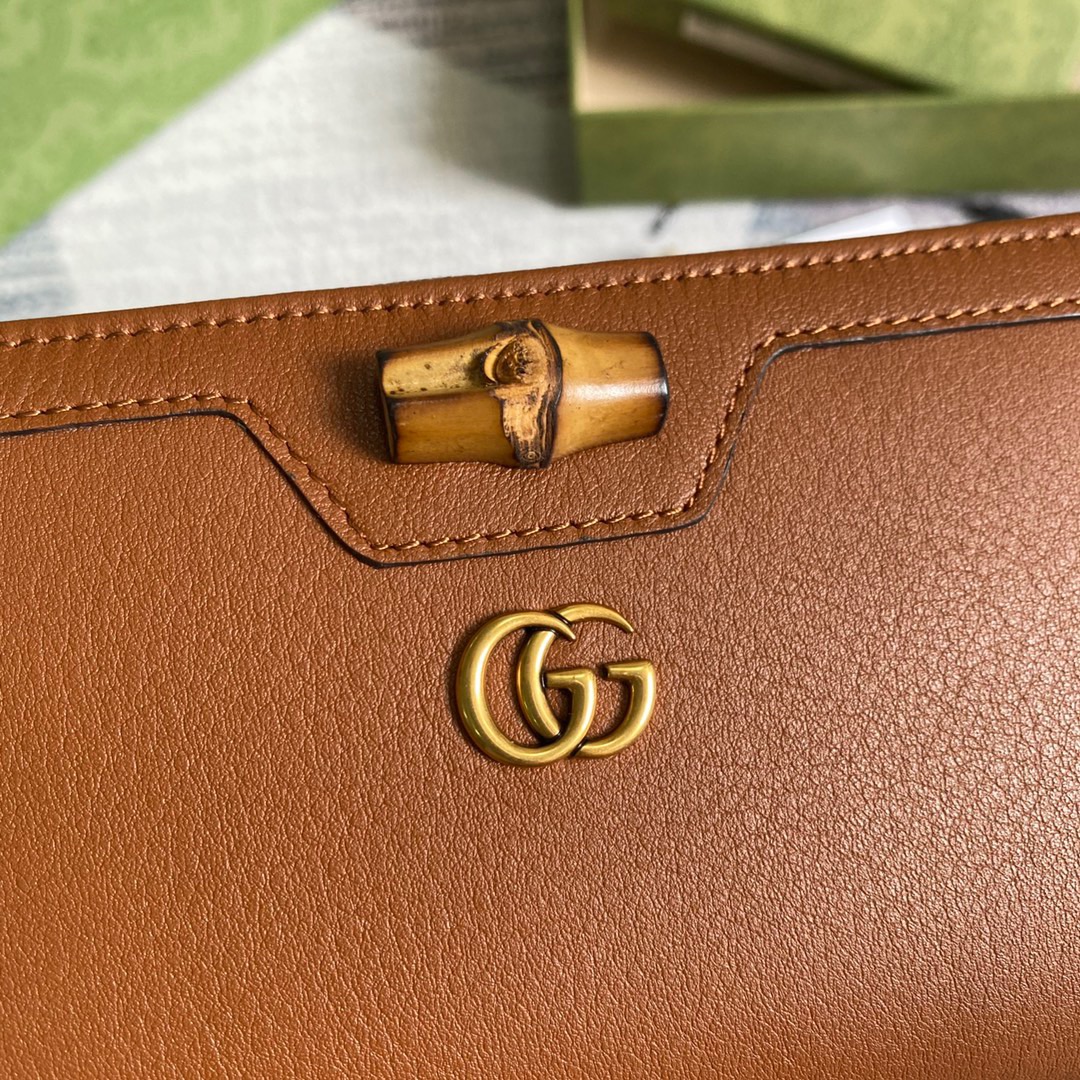 658634 Gucci Diana continental wallet