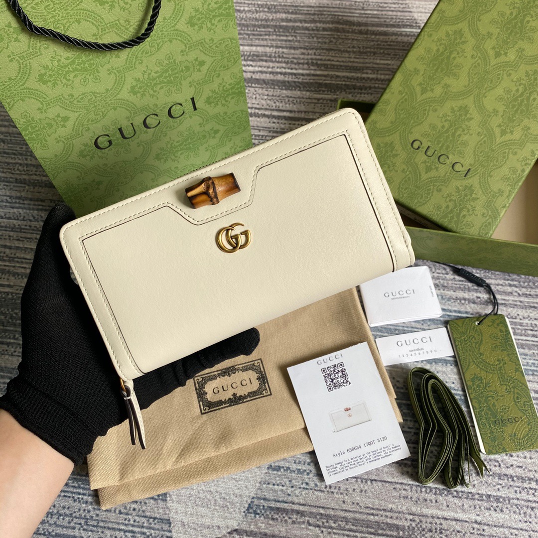 658634 Gucci Diana continental wallet