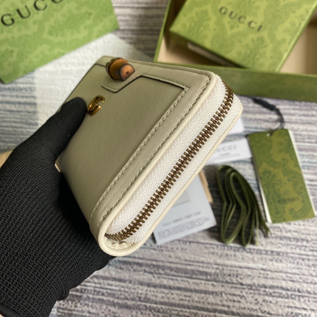 658634 Gucci Diana continental wallet