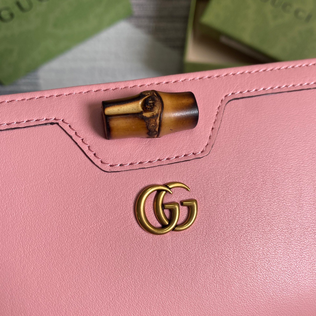 658634 Gucci Diana continental wallet