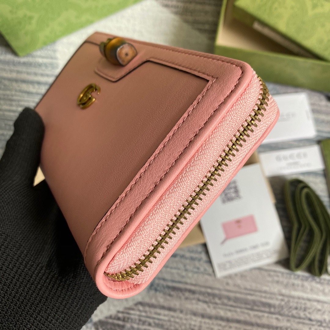658634 Gucci Diana continental wallet