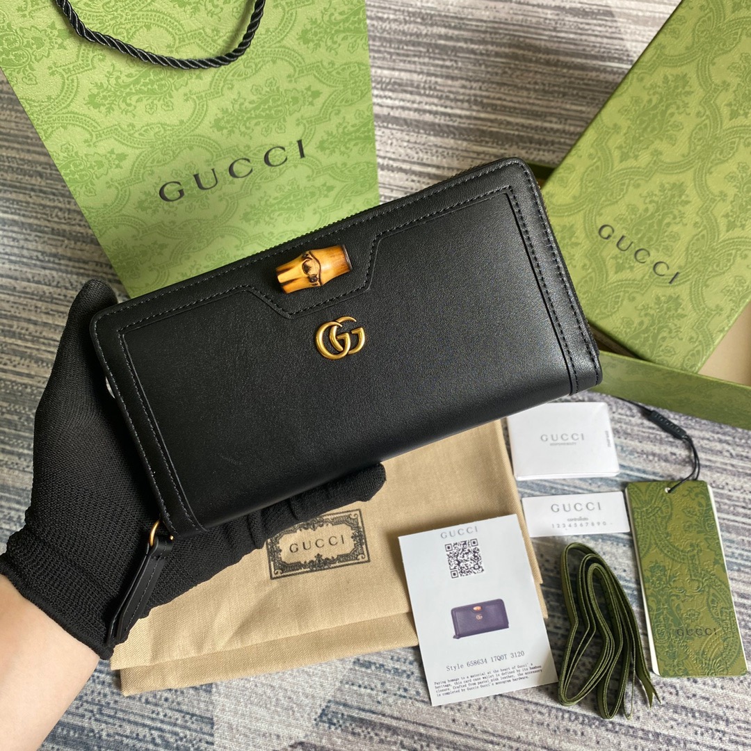 658634 Gucci Diana continental wallet