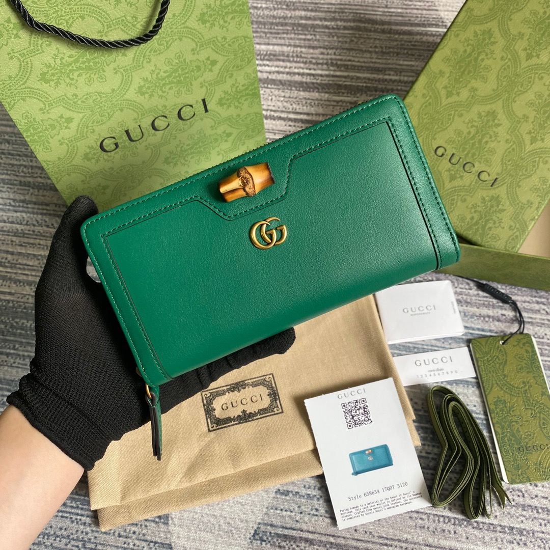 658634 Gucci Diana continental wallet