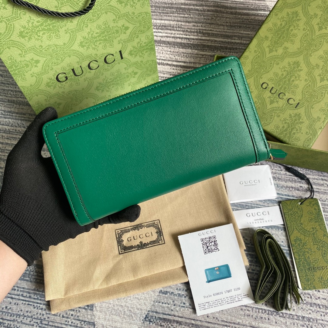 658634 Gucci Diana continental wallet