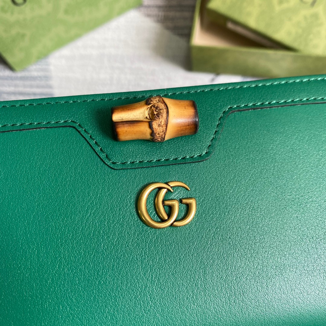 658634 Gucci Diana continental wallet