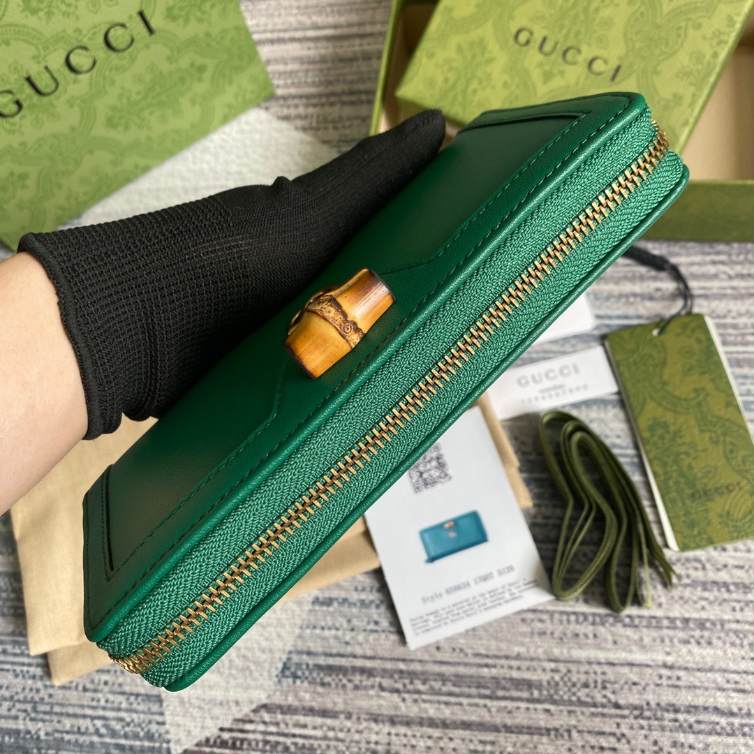 658634 Gucci Diana continental wallet