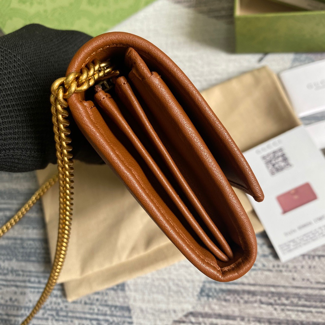 658243 Gucci Diana chain wallet with bamboo