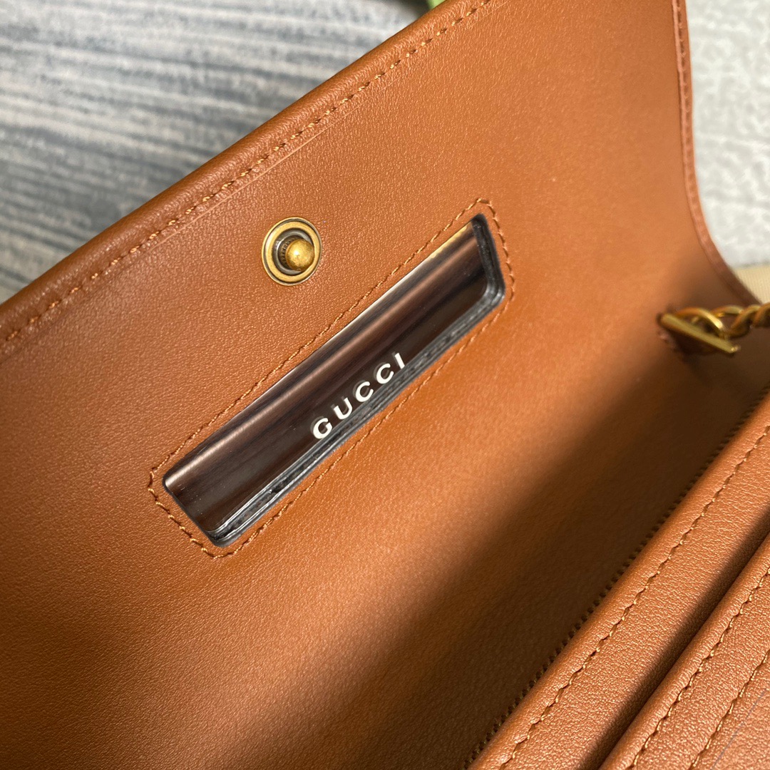 658243 Gucci Diana chain wallet with bamboo
