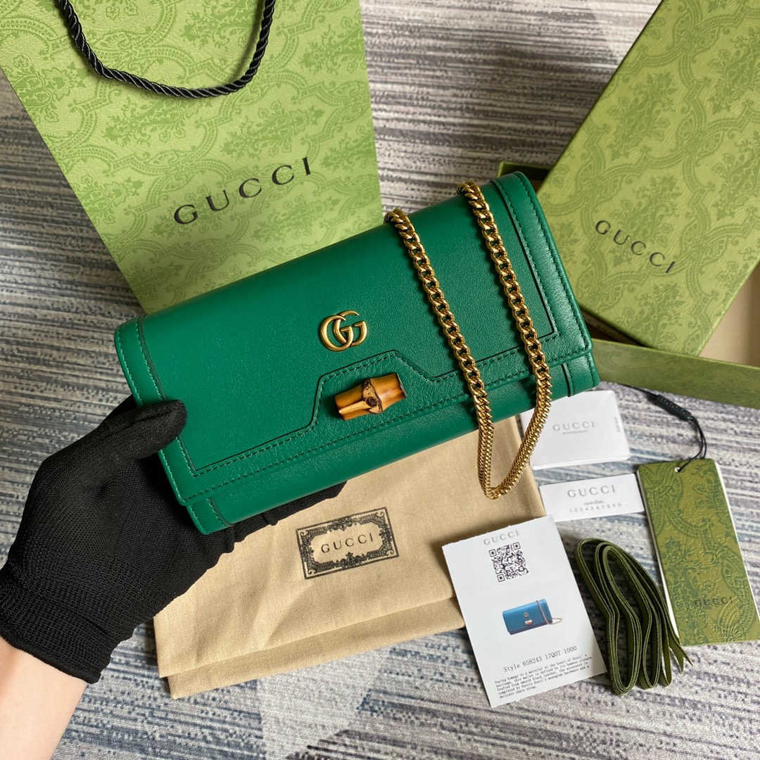 658243 Gucci Diana chain wallet with bamboo