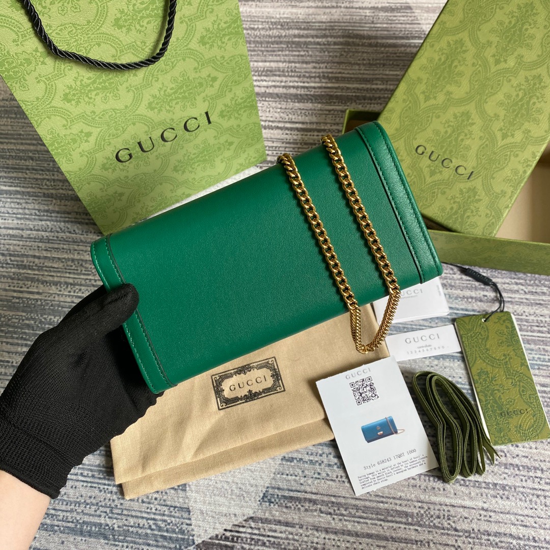 658243 Gucci Diana chain wallet with bamboo