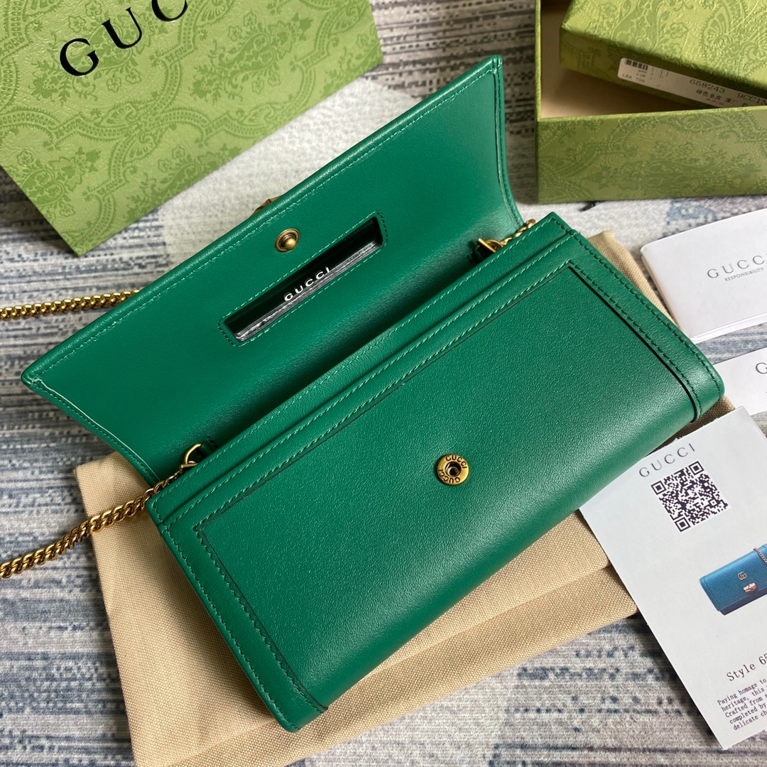 658243 Gucci Diana chain wallet with bamboo