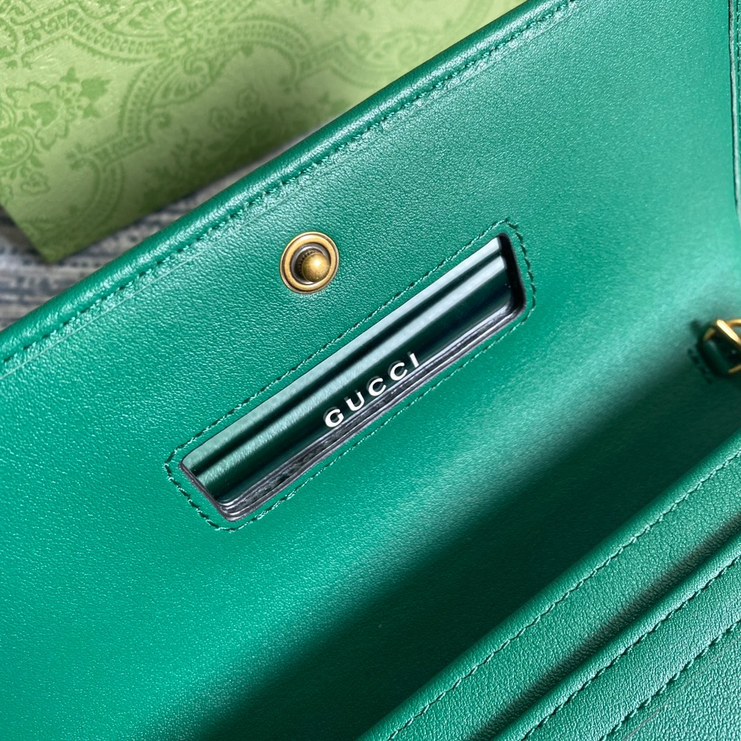 658243 Gucci Diana chain wallet with bamboo