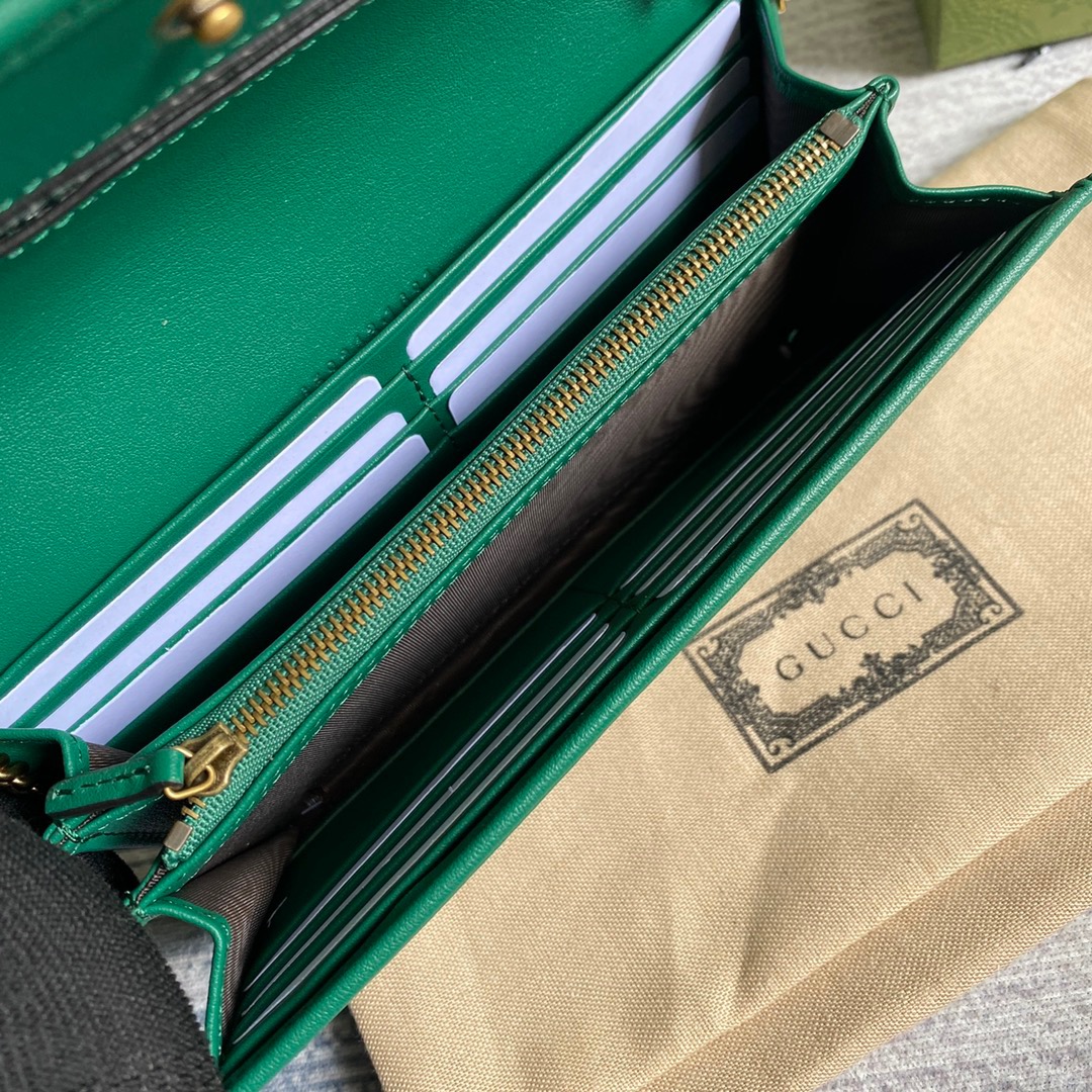 658243 Gucci Diana chain wallet with bamboo